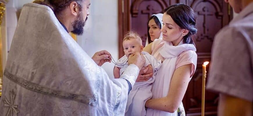 Можно ли ходить в церковь с месячными и крестить ребенка