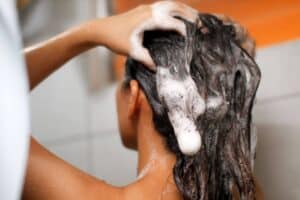 Как правильно мыть голову